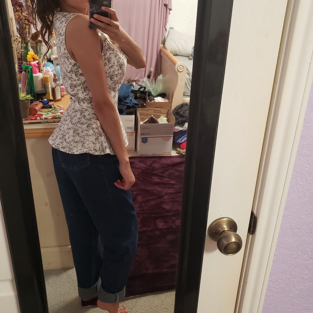 🔴 🆓️ FREE* Lauren Conrad Peplum Cut Out Floral Tank Blouse 🔴